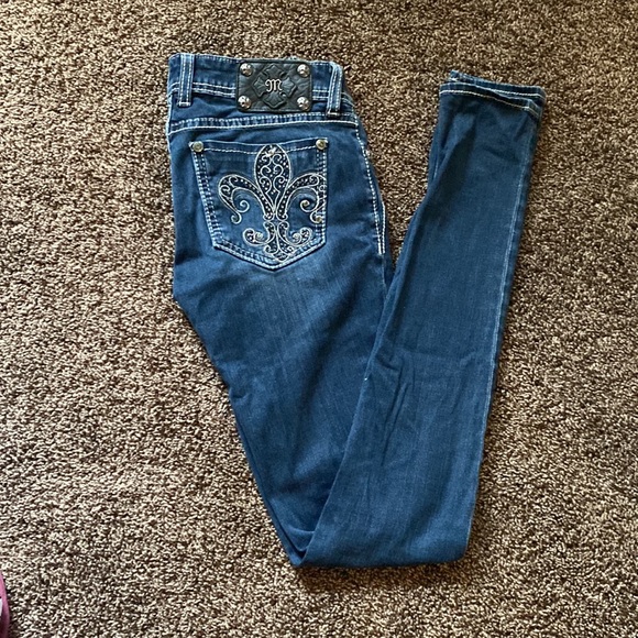 Miss Me JE6033GX Dark Wash
Embellished Jeggings - Picture 3 of 4